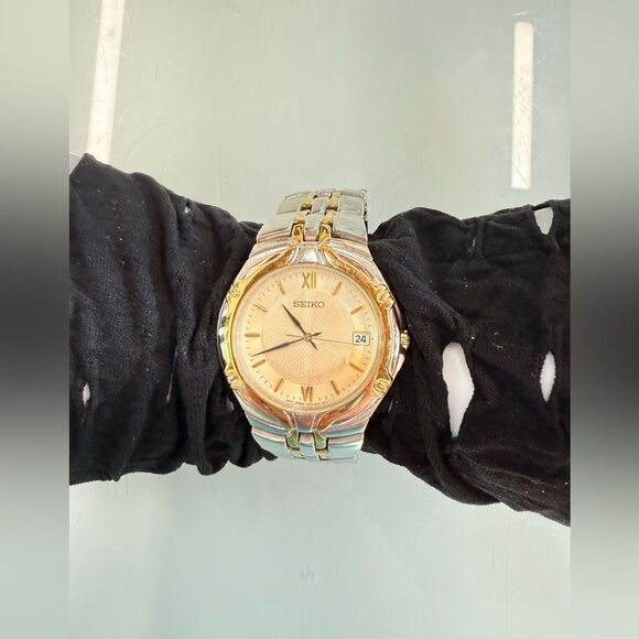 Seiko Quartz 7N42-6C10 Two-Tone Watch Gold Silver Japan EUC 6¾” Wrist - Picture 9 of 9
